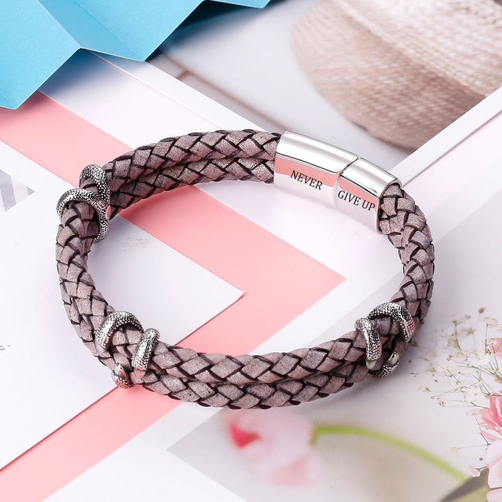 "Never give up." Rope Bracelet