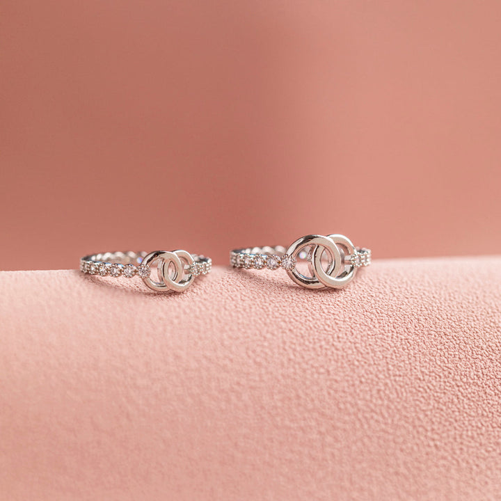 Pictured are two paired [Parent-Child Set] To My Granddaughter 'Forever linked together' Interlocking Ring in S925 sterling silver, symbolizing the unbreakable bond between grandmother and granddaughter.