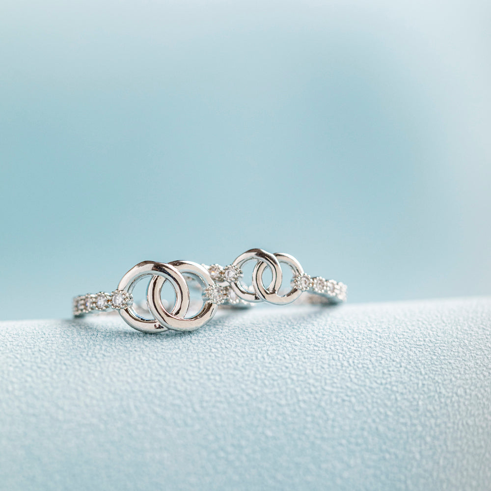 Pictured are two paired [Parent-Child Set] To My Granddaughter 'Forever linked together' Interlocking Ring in S925 sterling silver, symbolizing the unbreakable bond between grandmother and granddaughter.