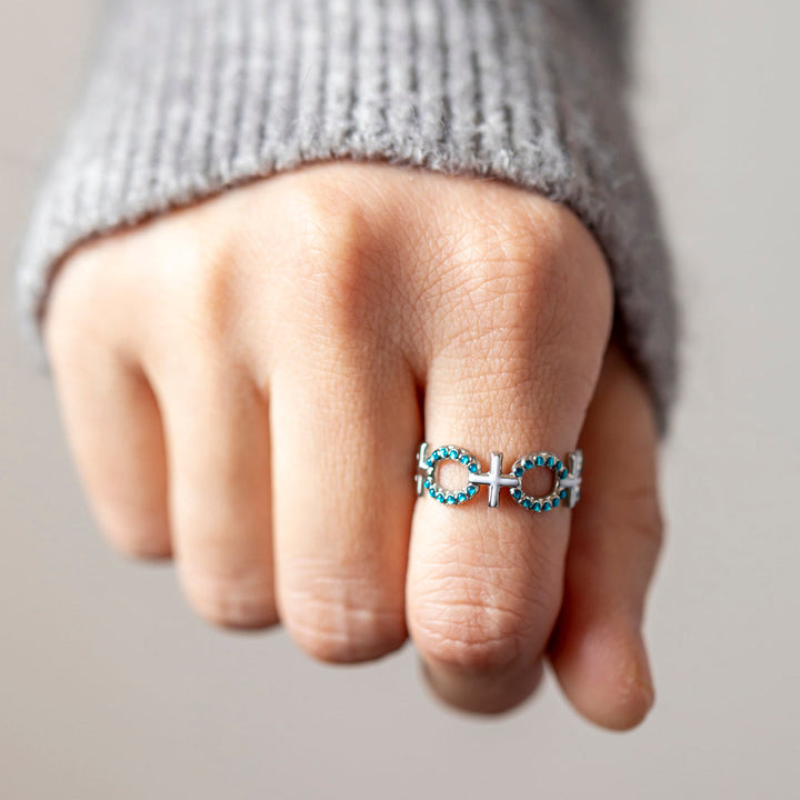 Cross ring with sentimental message, ideal for guiding your daughter through the year. The image showcases a beautifully crafted ring adorned with a cross motif, symbolizing faith and guidance