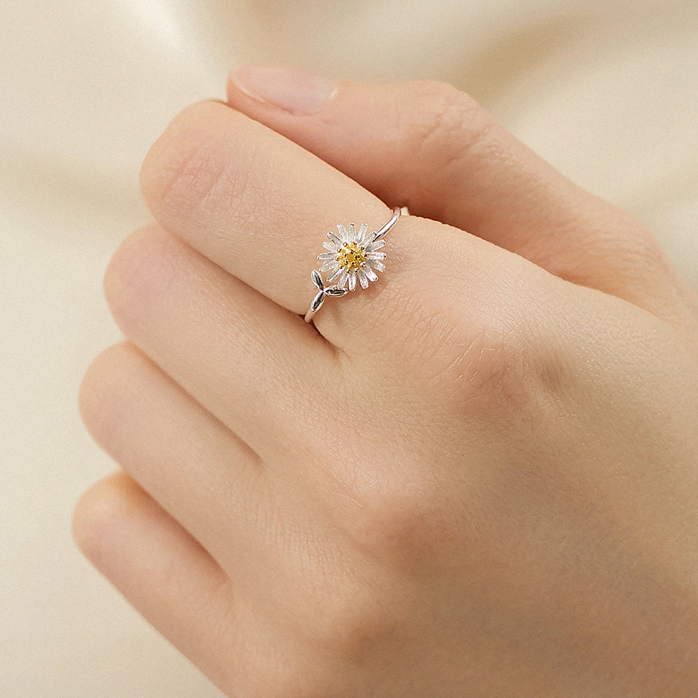 TO MY MOM "Today ̶i̶s̶ your daisy" Daisy Ring [💞 RING +💌 GIFT CARD + 🎁 GIFT BAG + 💐 GIFT BOUQUET] - SARAH'S WHISPER