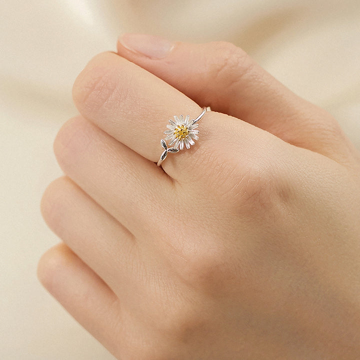 “You are the sunshine that makes my dai̶s̶y” Daisy Ring [💞 RING +💌 GIFT CARD + 🎁 GIFT BAG + 💐 GIFT BOUQUET] - SARAH'S WHISPER