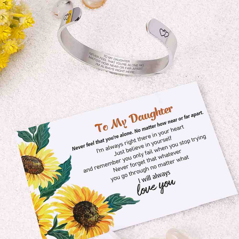 To My Daughter "NEVER FEEL THAT YOU'RE ALONE NO MATTER HOW NEAR OR FAR APART I'M ALWAYS RIGHT HERE" Bracelet - SARAH'S WHISPER