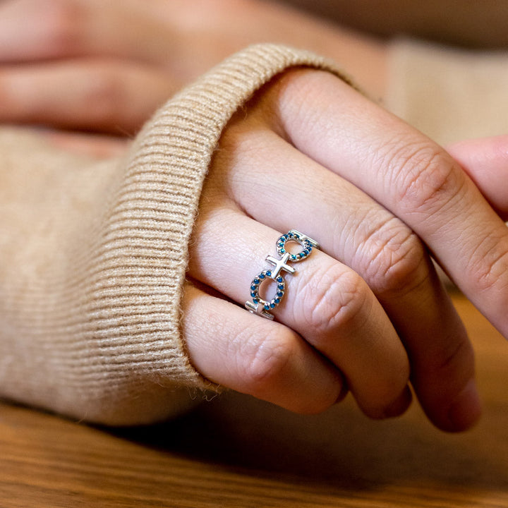 Cross ring with sentimental message, ideal for guiding your daughter through the year. The image showcases a beautifully crafted ring adorned with a cross motif, symbolizing faith and guidance